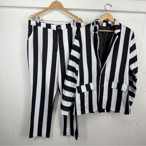 Spirit Halloween Men’s Size XL Beetlejuice Black & White Striped Suit